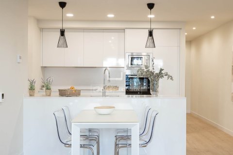 Lägenhet till salu i Barcelona, Spanien 3 sovrum, 92 kvm. Nr. 161382 - foto 13