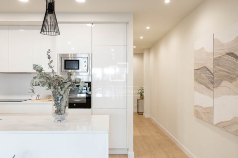 Lägenhet till salu i Barcelona, Spanien 3 sovrum, 92 kvm. Nr. 161382 - foto 14