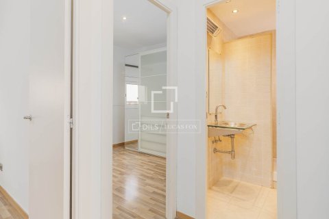 Lägenhet till salu i Barcelona, Spanien 2 sovrum, 63 kvm. Nr. 161379 - foto 18