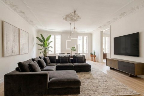 Lägenhet till salu i Barcelona, Spanien 3 sovrum, 192 kvm. Nr. 161378 - foto 8