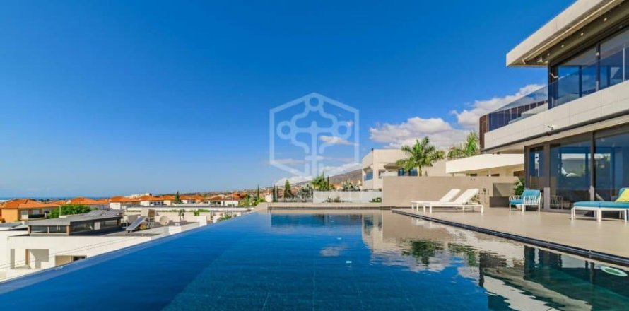 Villa in Adeje, Tenerife, Spain 5 bedrooms, 528 sq.m. No. 146725