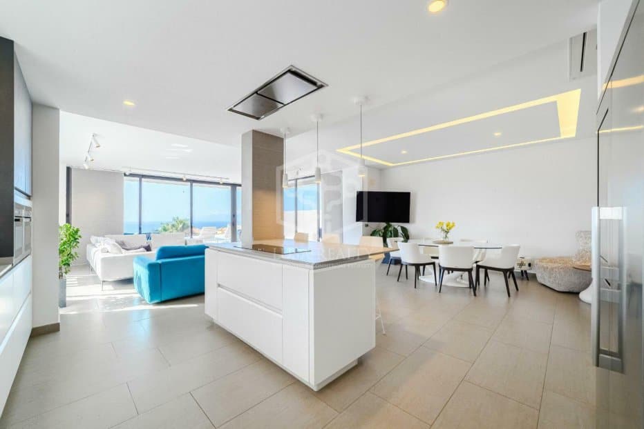Villa in Adeje, Tenerife, Spain 5 bedrooms, 528 sq.m. No. 146725