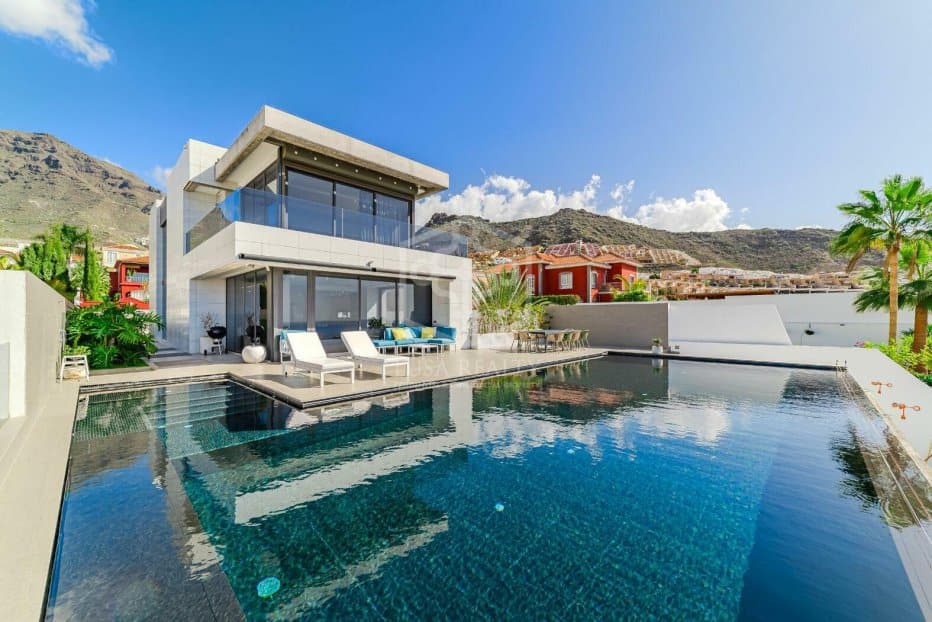Villa in Adeje, Tenerife, Spain 5 bedrooms, 528 sq.m. No. 146725