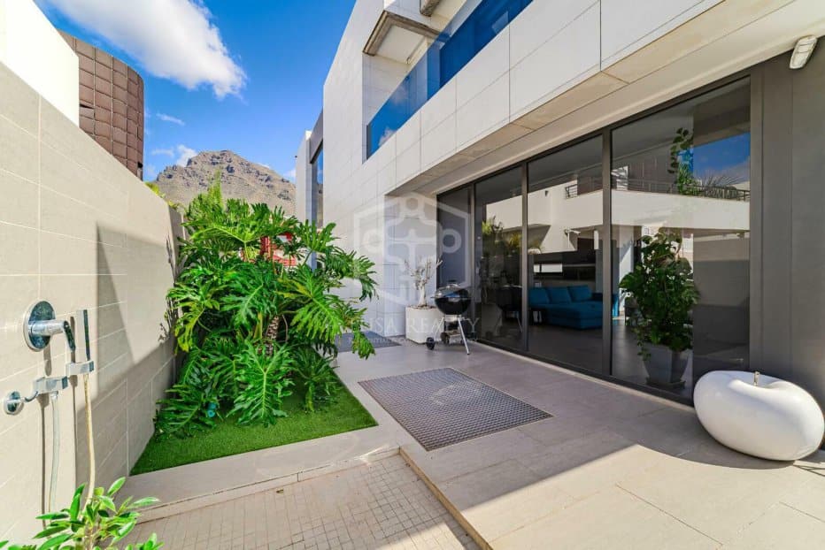 Villa in Adeje, Tenerife, Spain 5 bedrooms, 528 sq.m. No. 146725