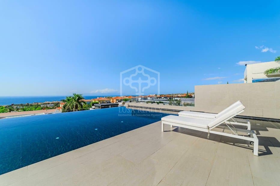 Villa in Adeje, Tenerife, Spain 5 bedrooms, 528 sq.m. No. 146725