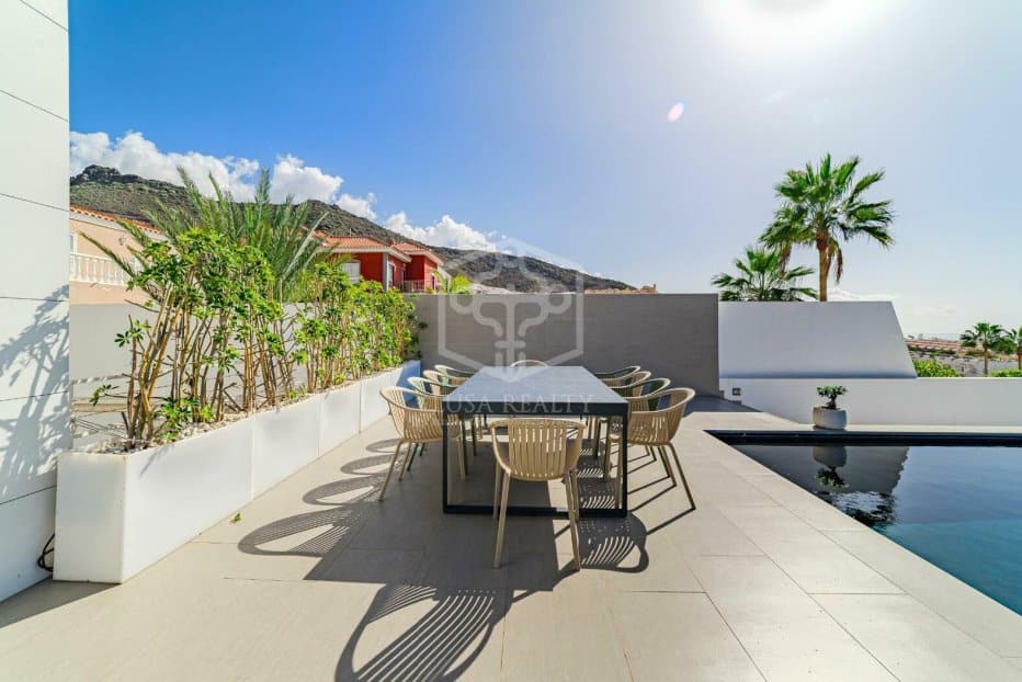 Villa in Adeje, Tenerife, Spain 5 bedrooms, 528 sq.m. No. 146725