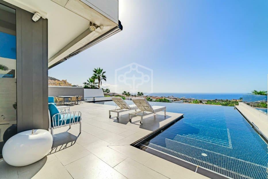 Villa in Adeje, Tenerife, Spain 5 bedrooms, 528 sq.m. No. 146725
