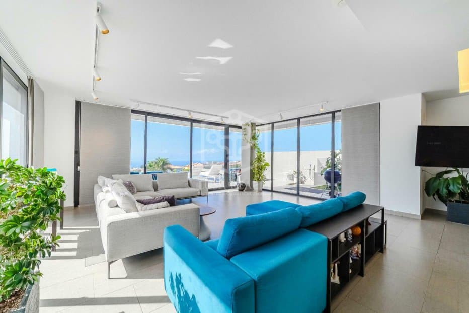 Villa in Adeje, Tenerife, Spain 5 bedrooms, 528 sq.m. No. 146725