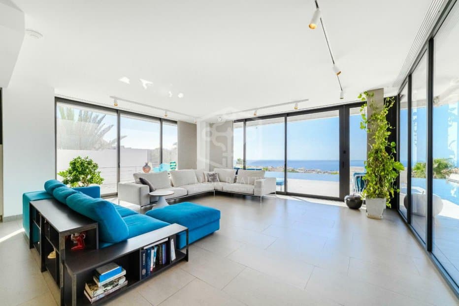 Villa in Adeje, Tenerife, Spain 5 bedrooms, 528 sq.m. No. 146725
