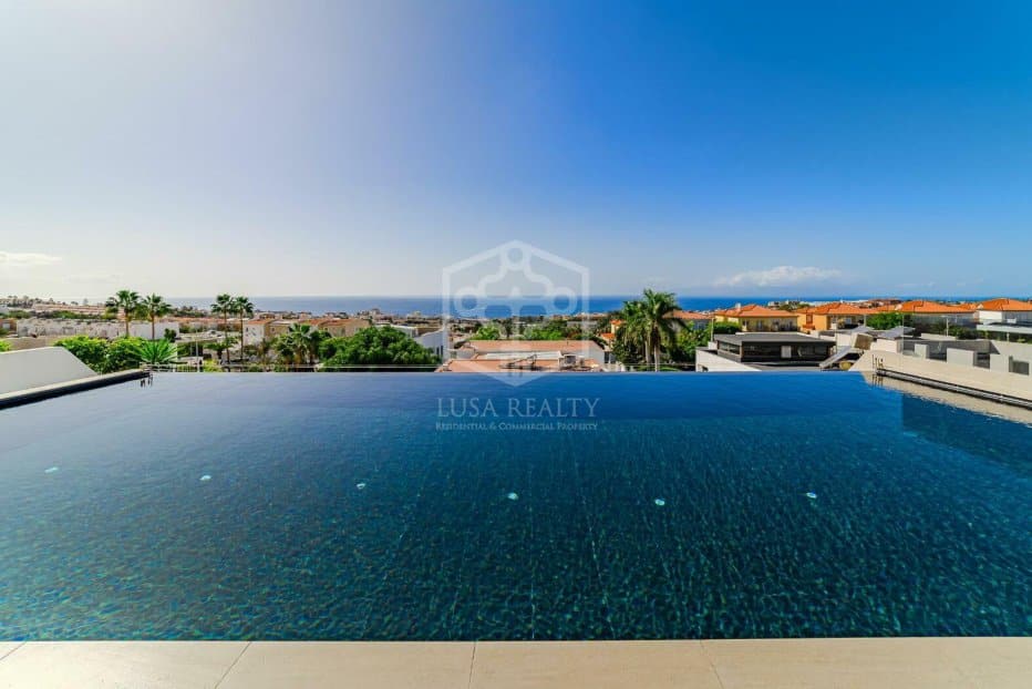 Villa in Adeje, Tenerife, Spain 5 bedrooms, 528 sq.m. No. 146725