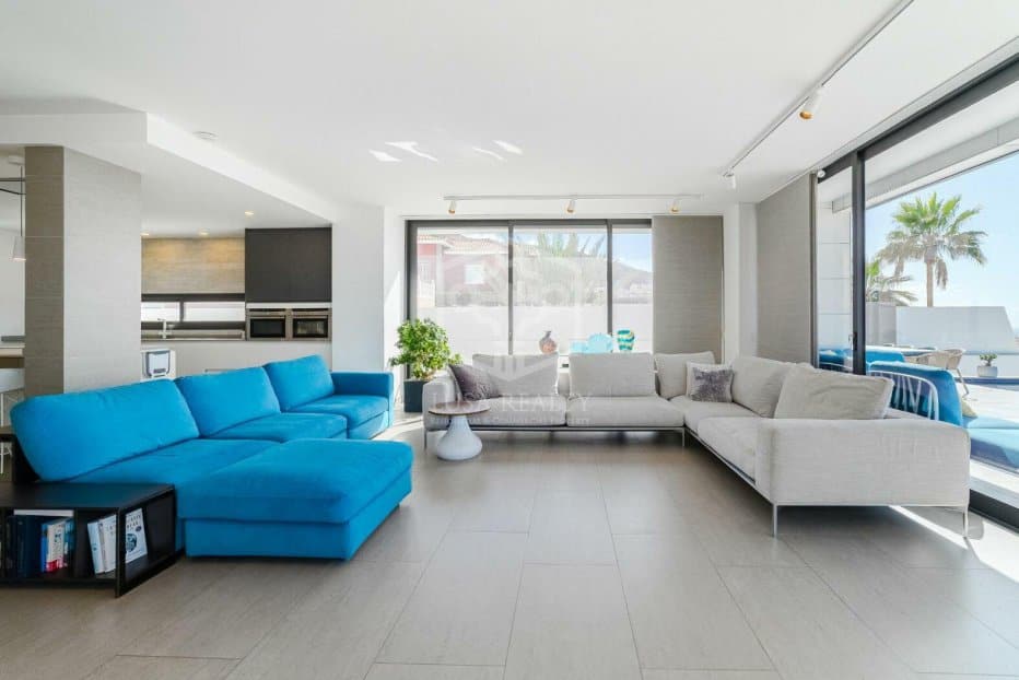 Villa in Adeje, Tenerife, Spain 5 bedrooms, 528 sq.m. No. 146725