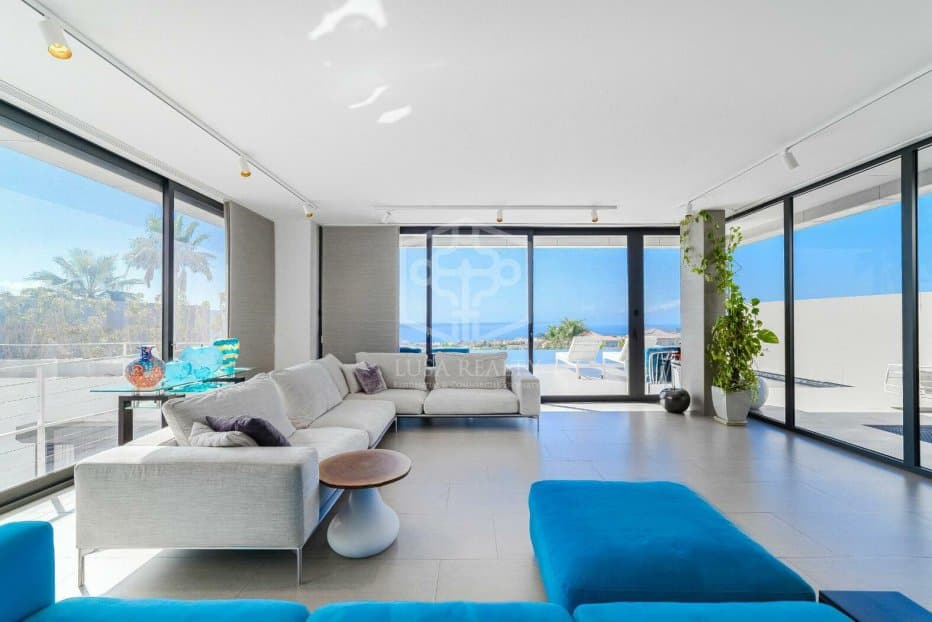 Villa in Adeje, Tenerife, Spain 5 bedrooms, 528 sq.m. No. 146725