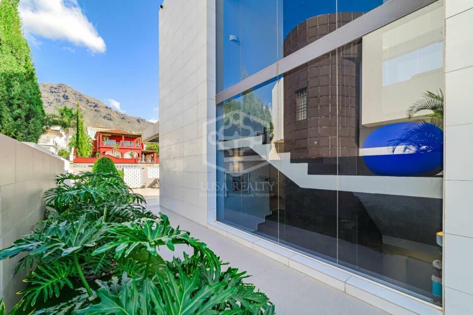 Villa in Adeje, Tenerife, Spain 5 bedrooms, 528 sq.m. No. 146725