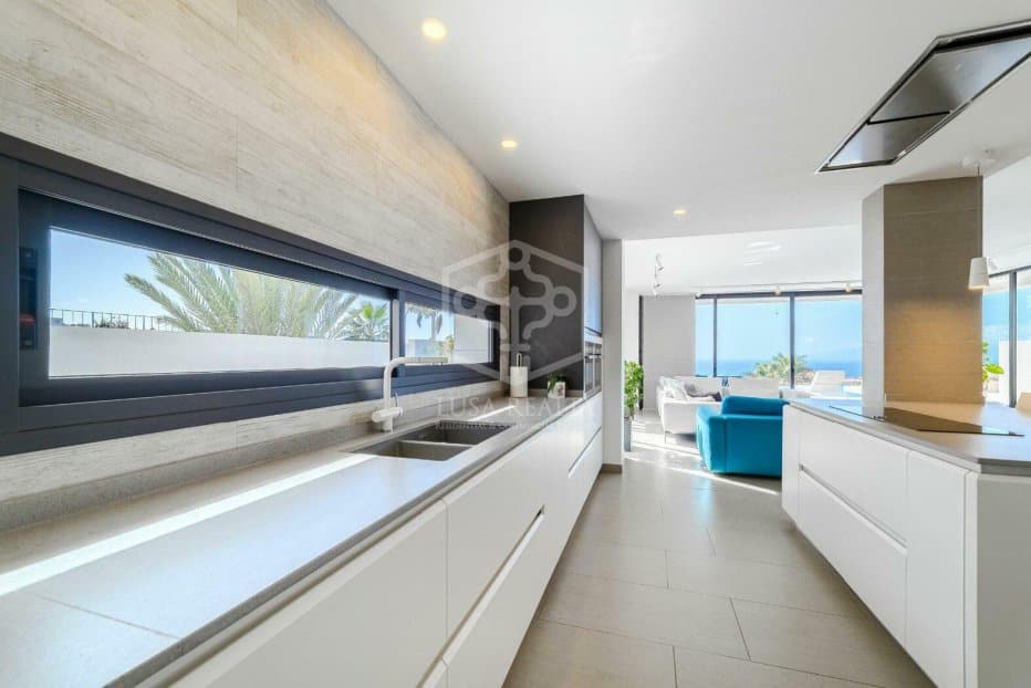 Villa in Adeje, Tenerife, Spain 5 bedrooms, 528 sq.m. No. 146725