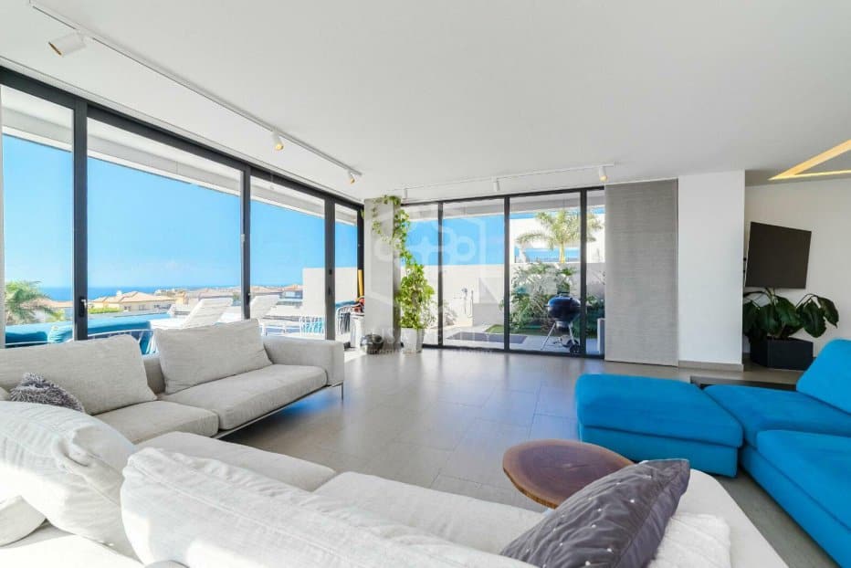 Villa in Adeje, Tenerife, Spain 5 bedrooms, 528 sq.m. No. 146725