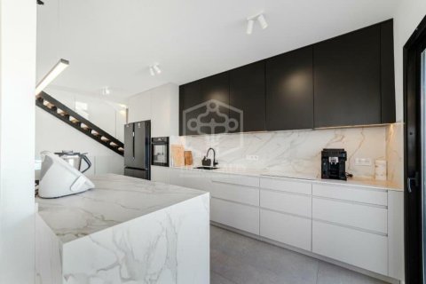 Villa for sale in Candelaria, Tenerife, Spain 4 bedrooms, 246 sq.m. No. 146728 - photo 8