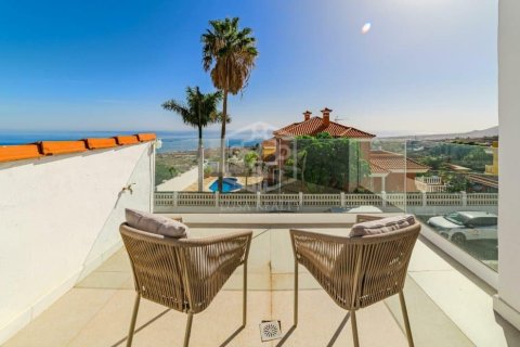 Villa for sale in Candelaria, Tenerife, Spain 4 bedrooms, 246 sq.m. No. 146728 - photo 25