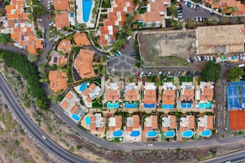 Commercial property for sale in Arona, Tenerife, Spain 27 bedrooms, 1656 sq.m. No. 146724 - photo 4