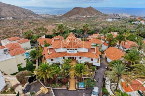 Commercial property for sale in Arona, Tenerife, Spain 27 bedrooms, 1656 sq.m. No. 146724 - photo 2