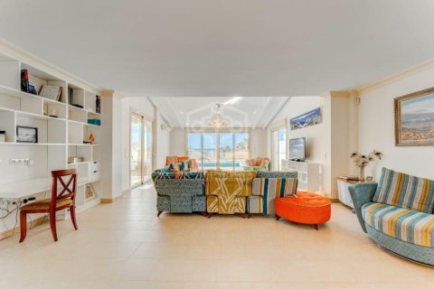Villa for sale in Adeje, Tenerife, Spain 4 bedrooms, 320 sq.m. No. 146723 - photo 12