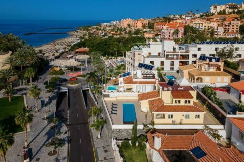 Villa for sale in Adeje, Tenerife, Spain 4 bedrooms, 320 sq.m. No. 146723 - photo 1