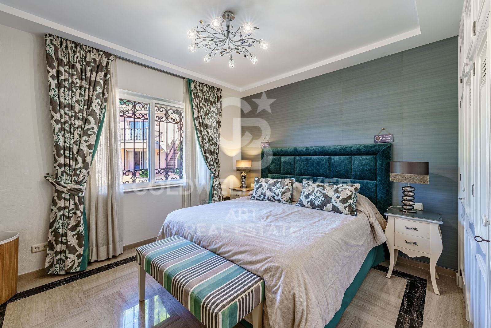 Villa i Estepona, Malaga, Spanien 9 sovrum, 735 kvm. Nr. 179031