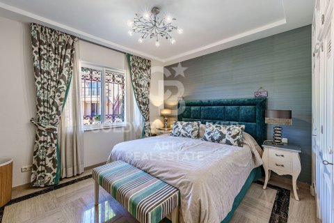 Villa à vendre à Estepona, Malaga, Espagne, 9 chambres, 735 m2 No. 179031 - photo 28