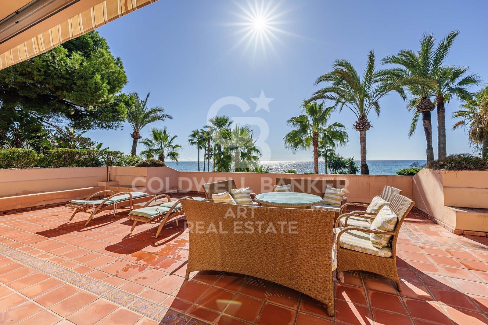 Villa i Estepona, Malaga, Spanien 9 sovrum, 735 kvm. Nr. 179031
