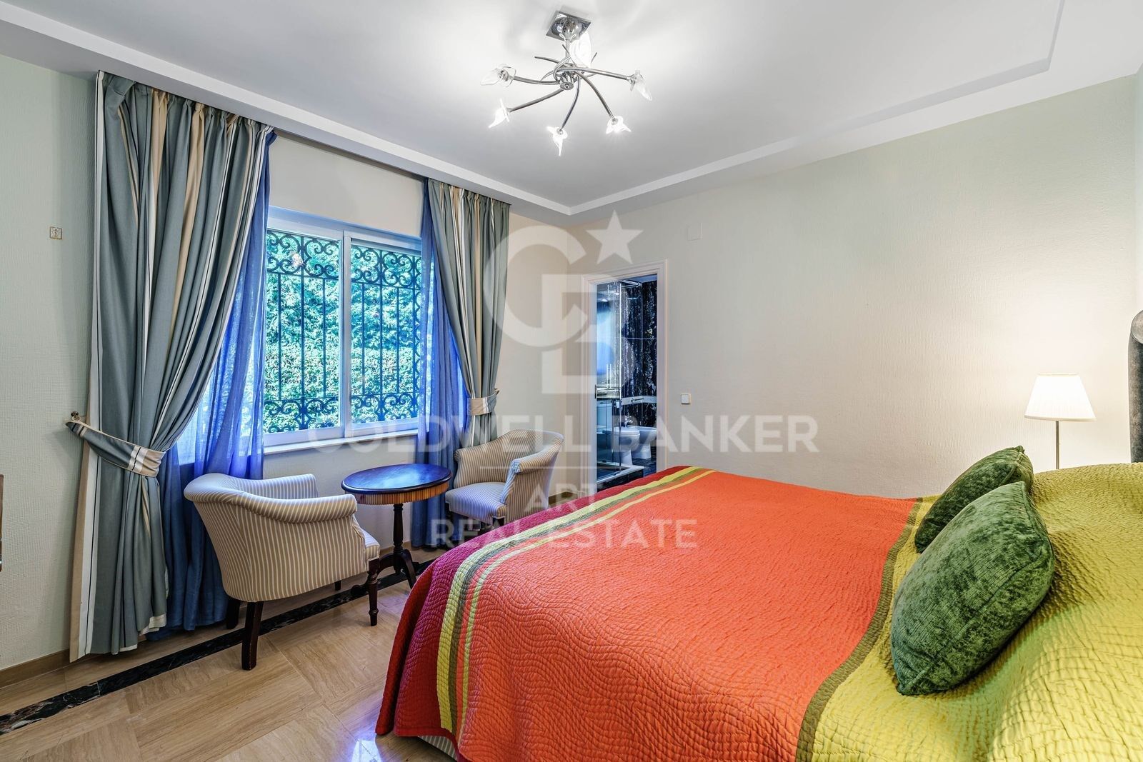 Villa i Estepona, Malaga, Spanien 9 sovrum, 735 kvm. Nr. 179031