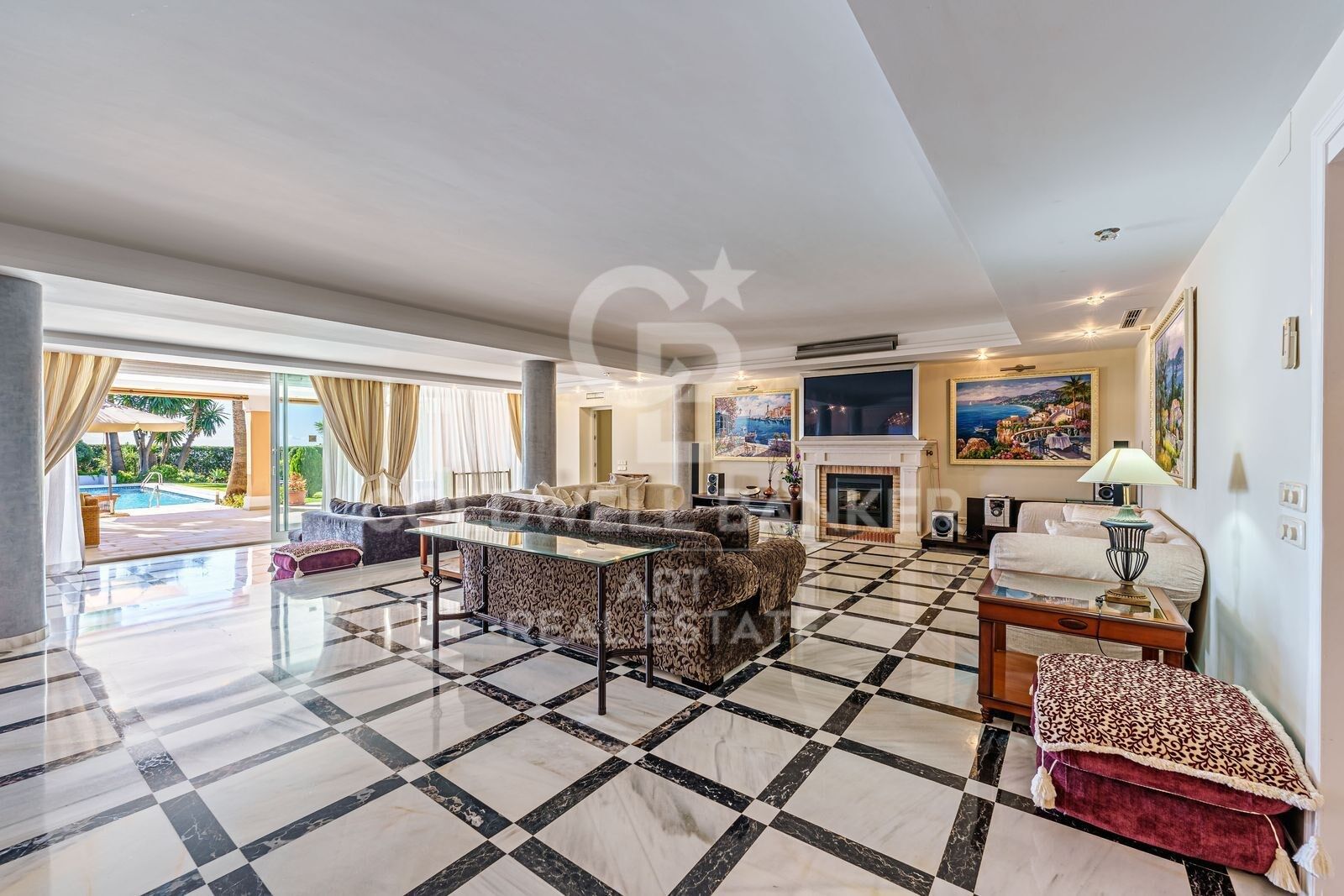 Villa i Estepona, Malaga, Spanien 9 sovrum, 735 kvm. Nr. 179031