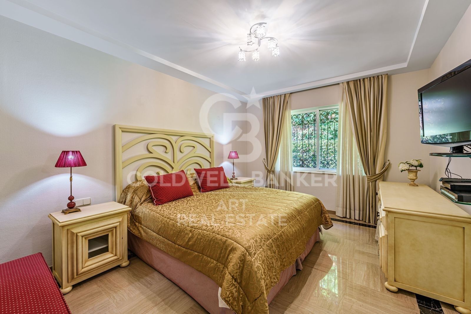 Villa i Estepona, Malaga, Spanien 9 sovrum, 735 kvm. Nr. 179031