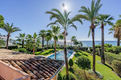Villa à Estepona, Malaga, Espagne 9 chambres, 735 m2 No. 179031