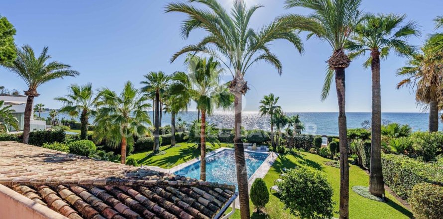Villa à Estepona, Malaga, Espagne 9 chambres, 735 m2 No. 179031