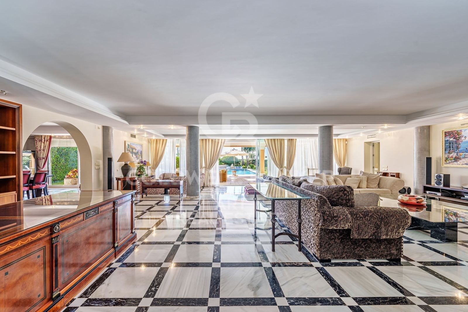 Villa i Estepona, Malaga, Spanien 9 sovrum, 735 kvm. Nr. 179031