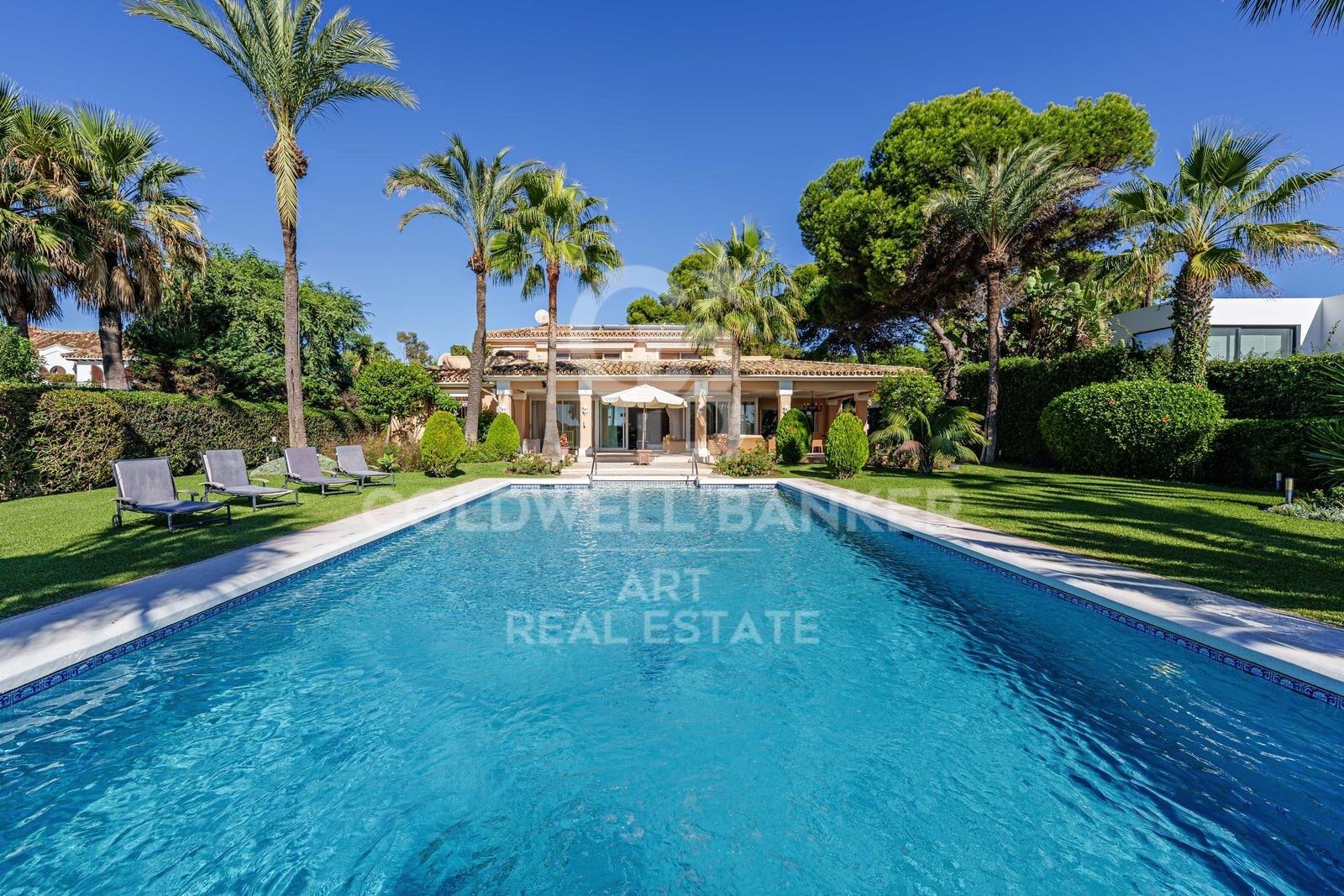 Villa i Estepona, Malaga, Spanien 9 sovrum, 735 kvm. Nr. 179031