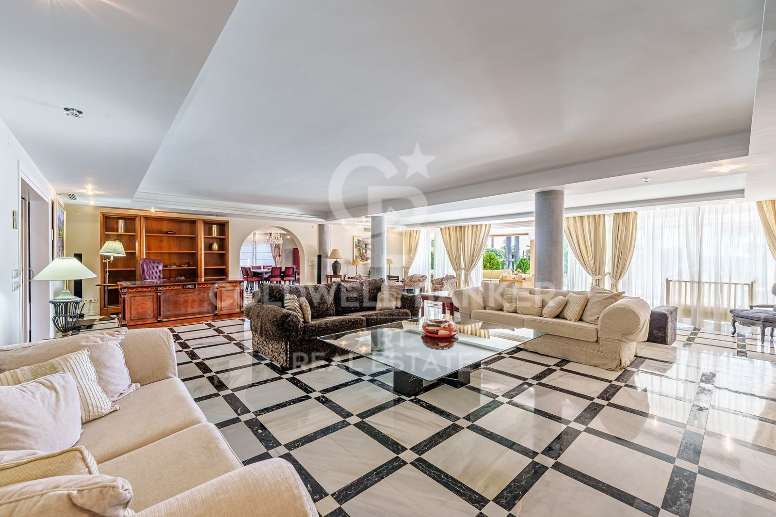 Villa i Estepona, Malaga, Spanien 9 sovrum, 735 kvm. Nr. 179031