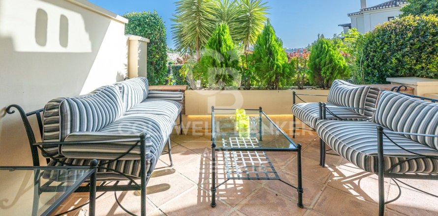 Apartment à Benahavis, Malaga, Espagne 2 chambres, 255 m2 No. 179027