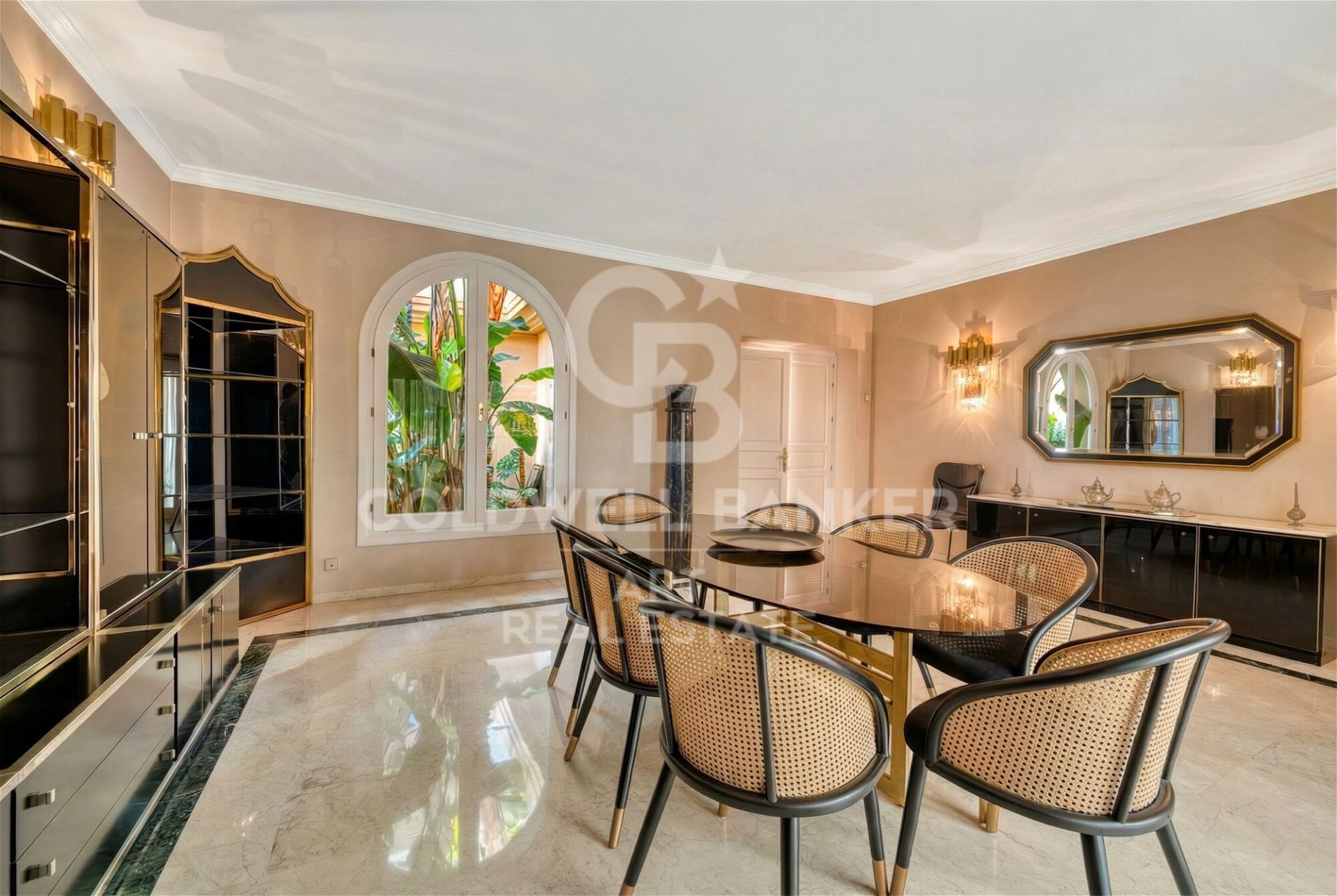 Dom w Marbella, Malaga, Hiszpania 10 sypialni, 2600 mkw. nr 179032