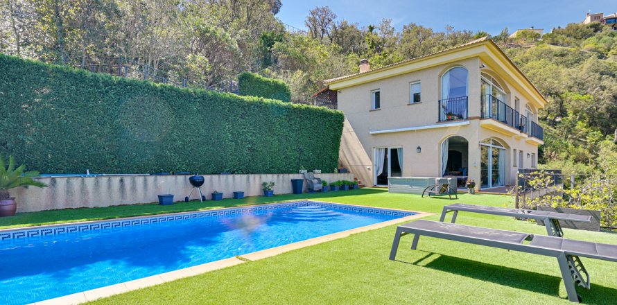 Villa a Platja D'aro, Girona, Spagna 4 camere da letto, 447 mq. N° 180561