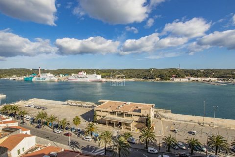 Продажа квартиры в Маон, Менорка, Испания 3 спальни, 143м2 №142889 - фото 1