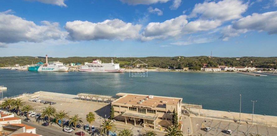 Квартира в Маон, Менорка, Испания 3 спальни, 143м2 №142889