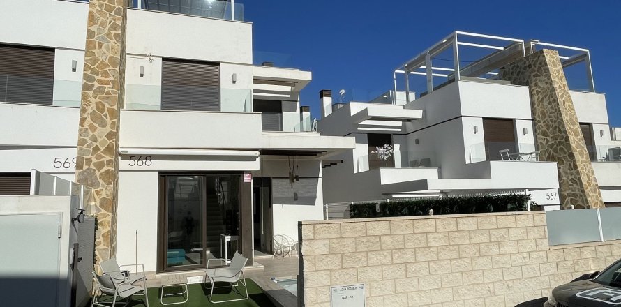 Villa en Villamartin, Alicante, España 2 dormitorios,  No. 168404