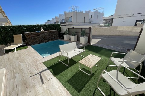 Villa en venta en Villamartin, Alicante, España 2 dormitorios,  No. 168404 - foto 2
