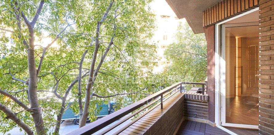 Apartamento en Barcelona, España 3 dormitorios, 135 m2 No. 159866