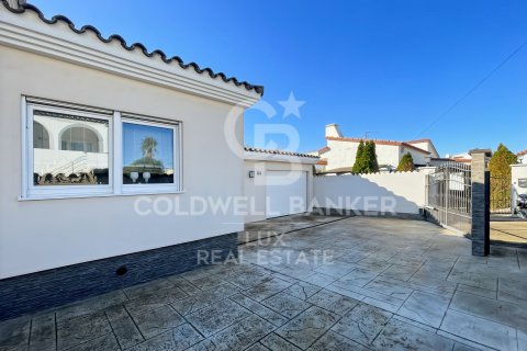 Villa for sale in Empuriabrava, Girona, Spain 4 bedrooms, 348 sq.m. No. 159864 - photo 16