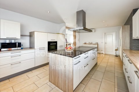 Villa for sale in Empuriabrava, Girona, Spain 4 bedrooms, 348 sq.m. No. 159864 - photo 7