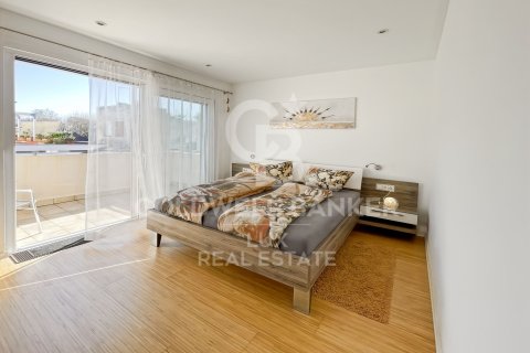 Villa for sale in Empuriabrava, Girona, Spain 4 bedrooms, 348 sq.m. No. 159864 - photo 8