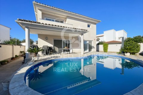 Villa for sale in Empuriabrava, Girona, Spain 4 bedrooms, 348 sq.m. No. 159864 - photo 17