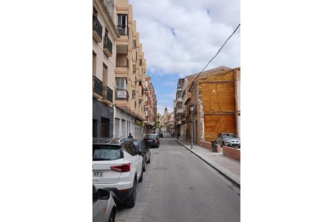 Casa adosada en venta en Pinoso, Alicante, España 6 dormitorios,  No. 179467 - foto 3