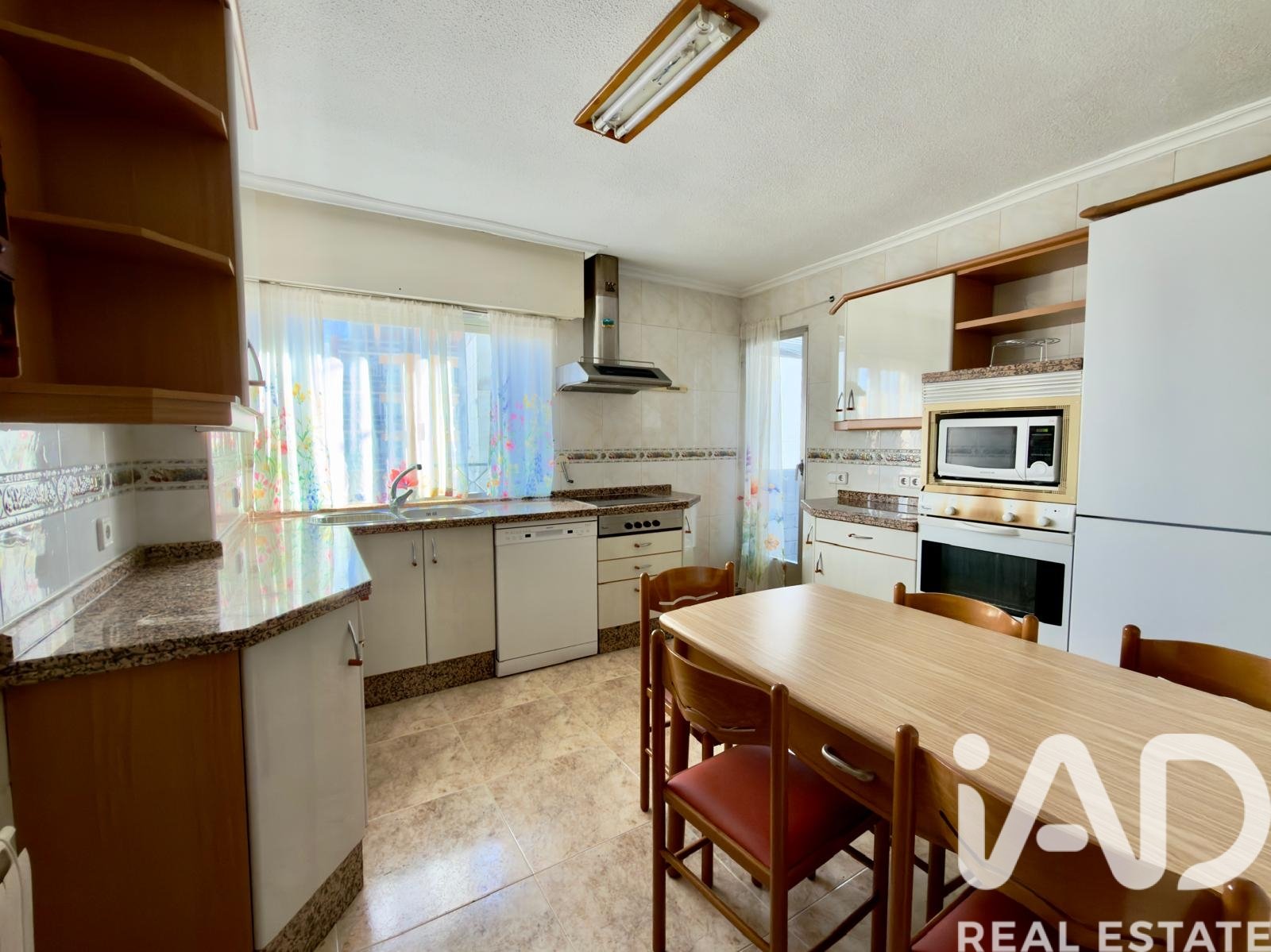 Apartment à Leon, Espagne 4 chambres, 146 m2 No. 195144